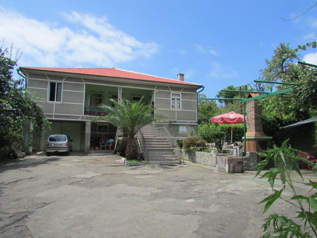 Joni Guest House 巴统 外观 照片