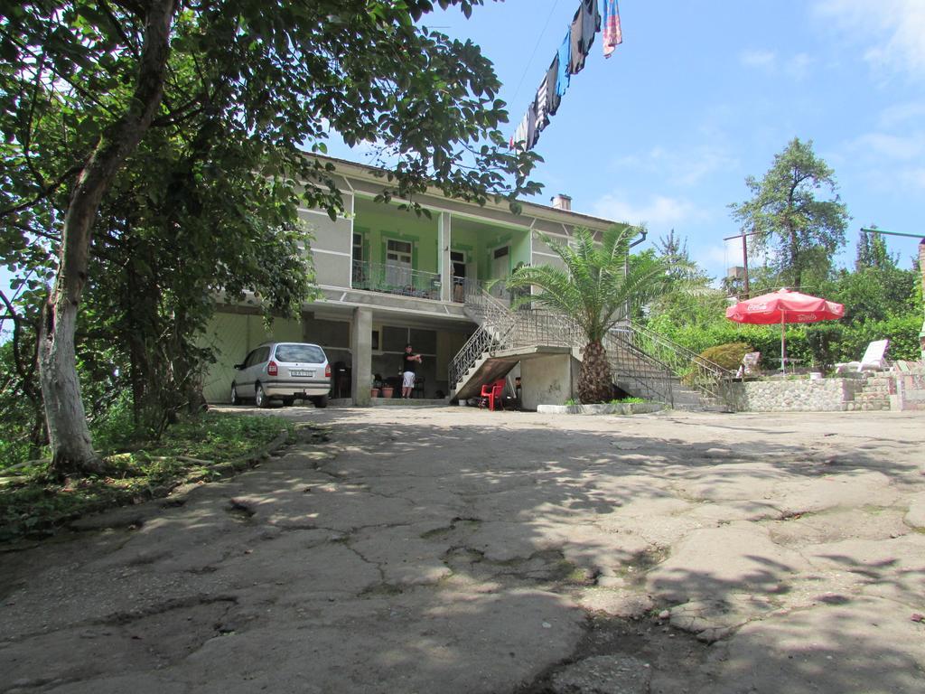 Joni Guest House 巴统 外观 照片